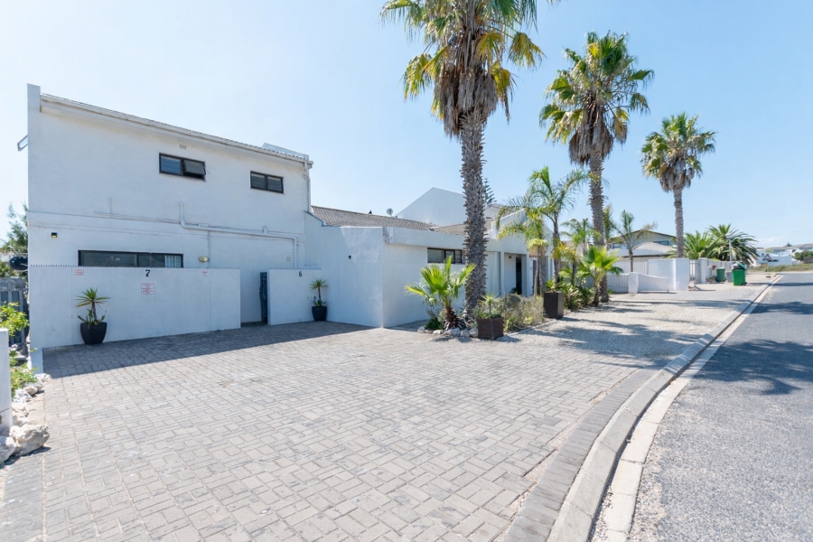 8 Bedroom Property for Sale in Country Club Western Cape